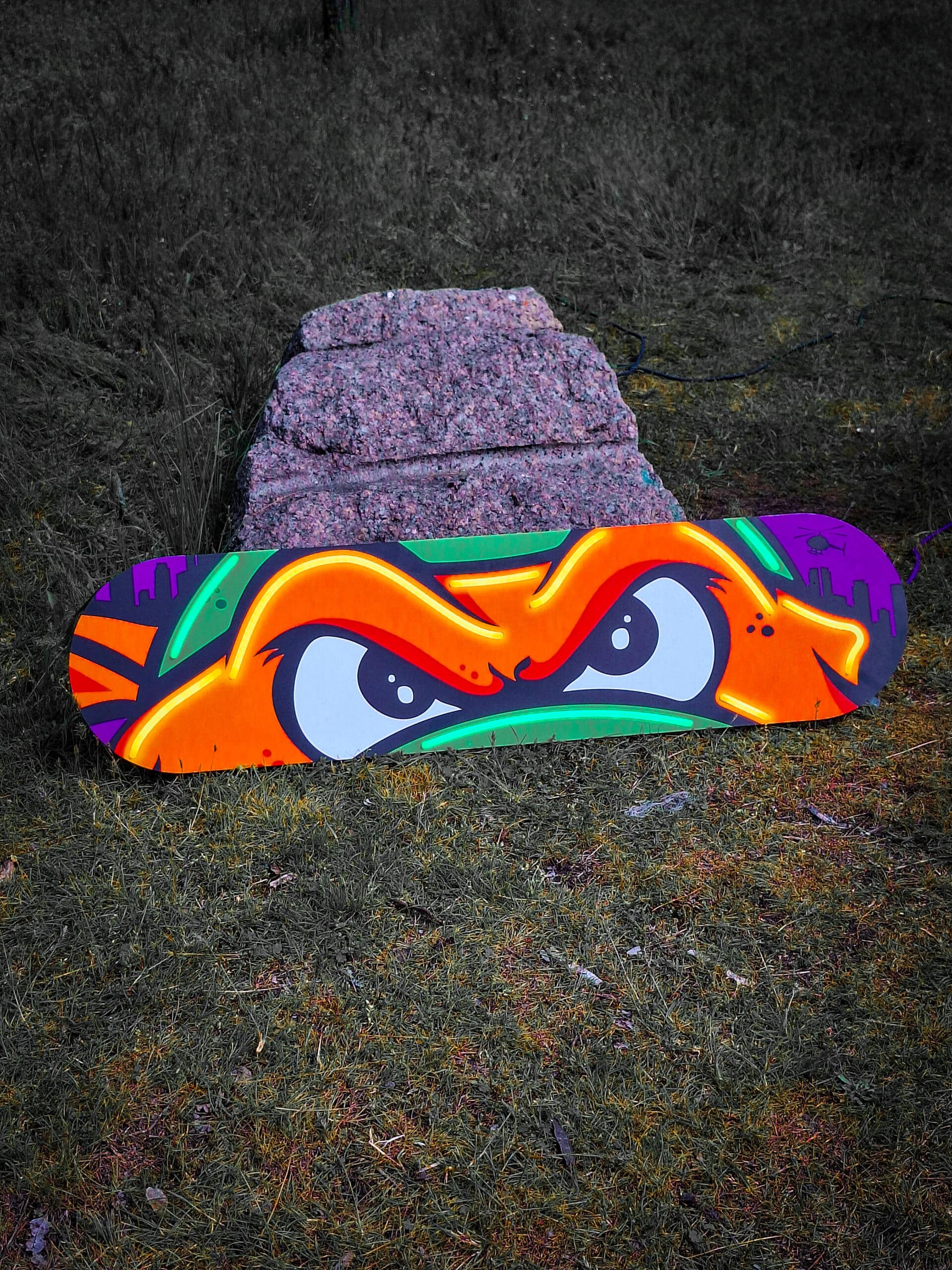 Exclusive Michelangelo TMNT LED Neon Skateboard Art – Transform your space with this vibrant Teenage Mutant Ninja Turtles wall decoration. Perfect for comic fans and pop culture collectors!