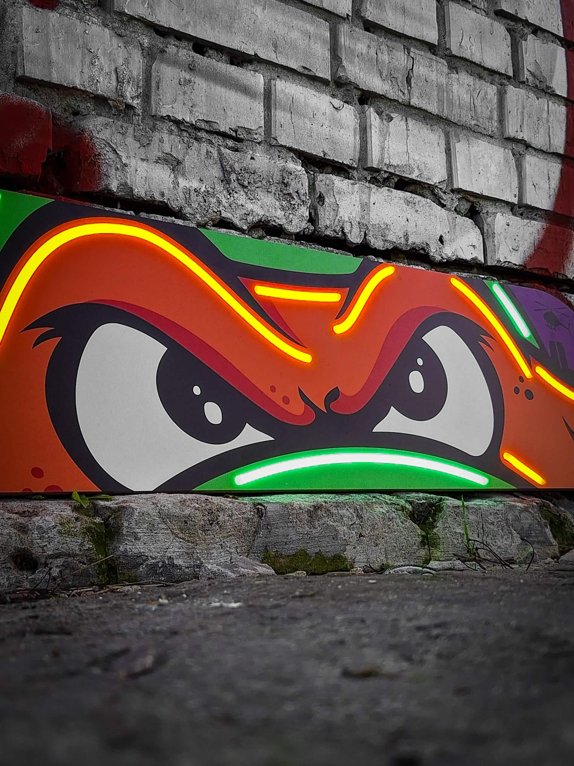 Exclusive Michelangelo TMNT LED Neon Skateboard Art – Transform your space with this vibrant Teenage Mutant Ninja Turtles wall decoration. Perfect for comic fans and pop culture collectors!