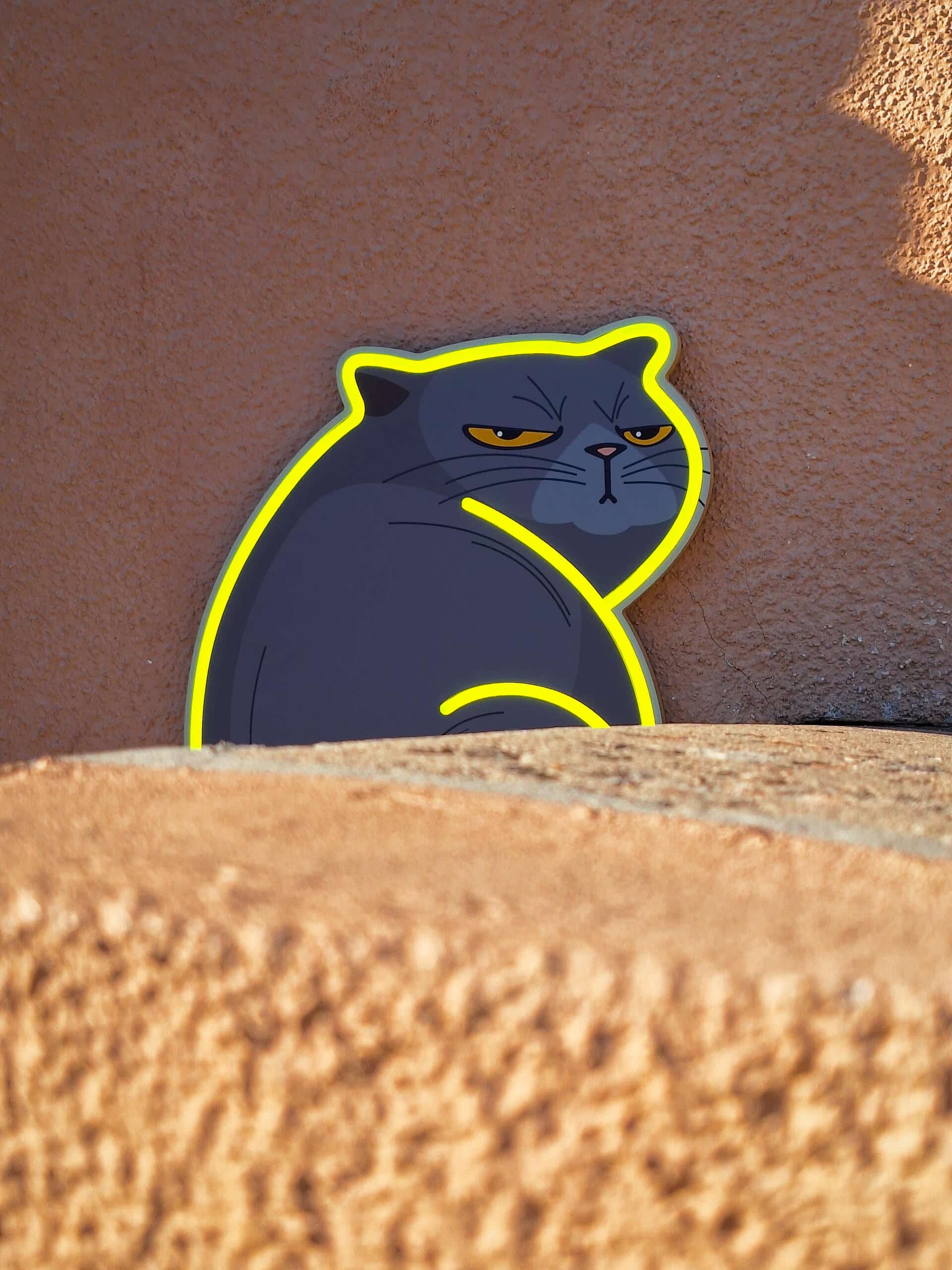 Stylish "The Zen Master" Neon Art - bright wall decoration featuring a calm cat with yellow glow. Perfect for cat lovers and modern decor enthusiasts. Create a cozy atmosphere in your home!